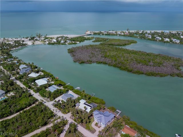 2651 Coconut DR, Sanibel, FL 33957
