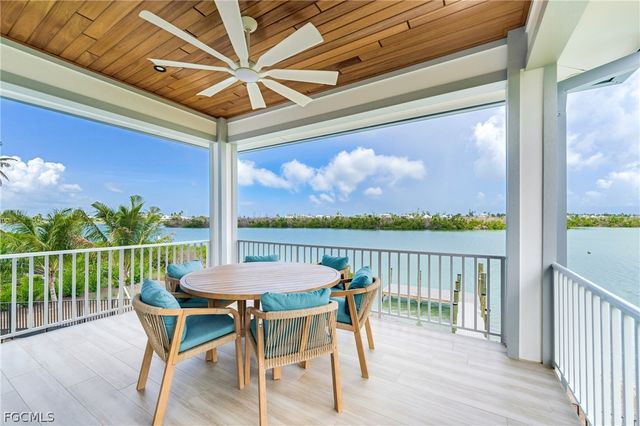 2651 Coconut DR, Sanibel, FL 33957