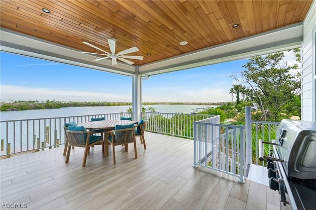 2651 Coconut DR, Sanibel, FL 33957
