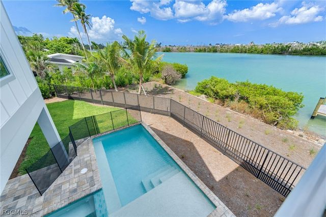 2651 Coconut DR, Sanibel, FL 33957