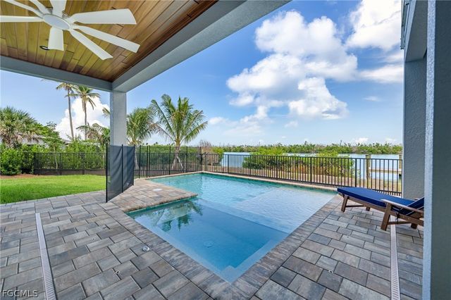 2651 Coconut DR, Sanibel, FL 33957