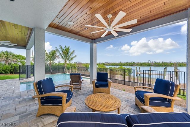 2651 Coconut DR, Sanibel, FL 33957