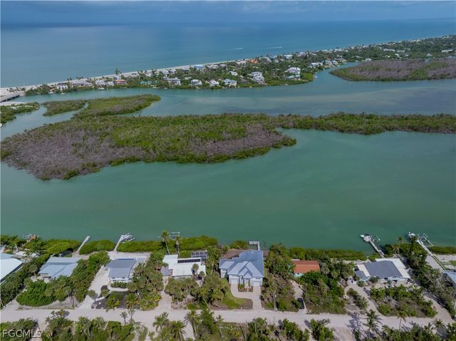 2651 Coconut DR, Sanibel, FL 33957
