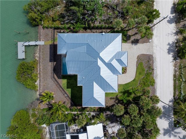 2651 Coconut DR, Sanibel, FL 33957
