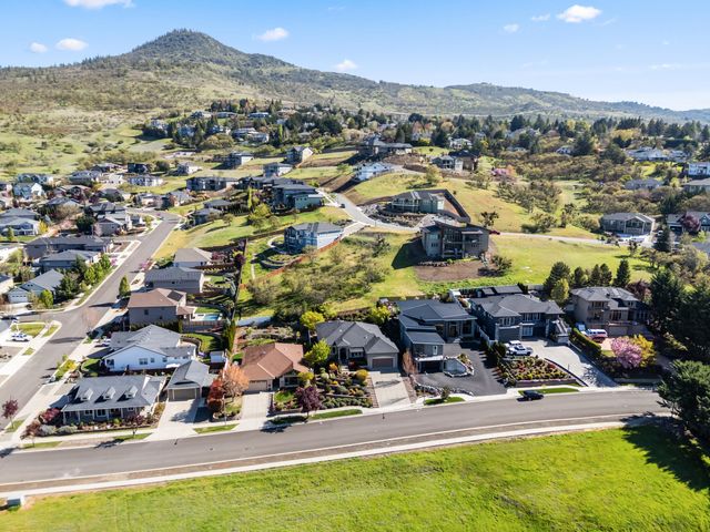 4407 Murryhill Terrace 19, Medford, OR 97504
