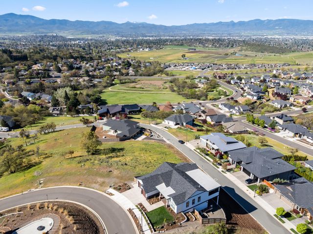 4407 Murryhill Terrace 19, Medford, OR 97504