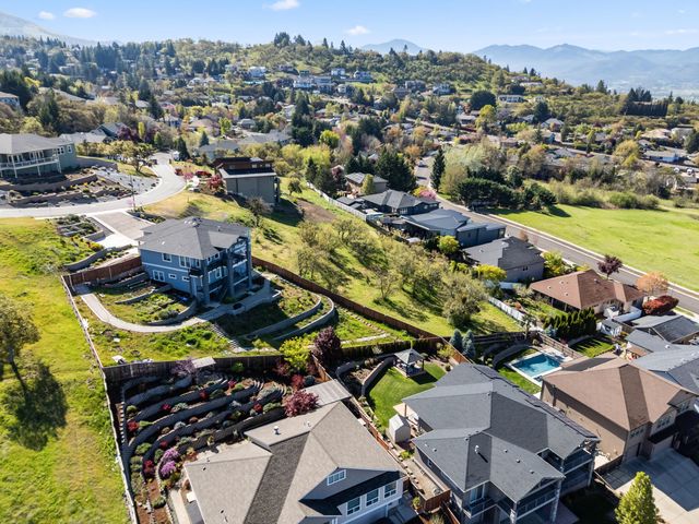 4407 Murryhill Terrace 19, Medford, OR 97504