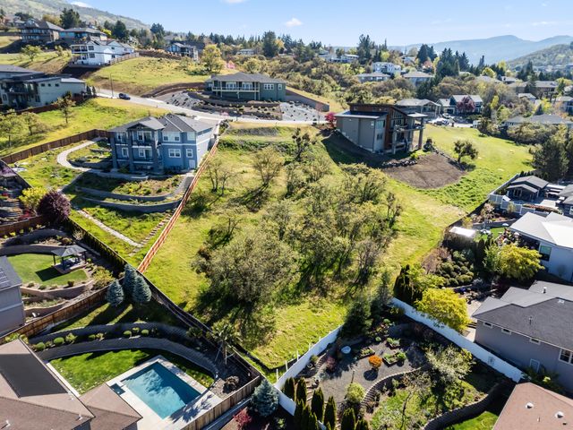 4407 Murryhill Terrace 19, Medford, OR 97504