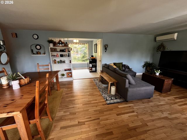 240 MARION Ln, Eugene, OR 97404