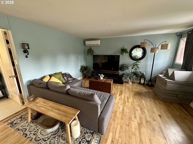 240 MARION Ln, Eugene, OR 97404