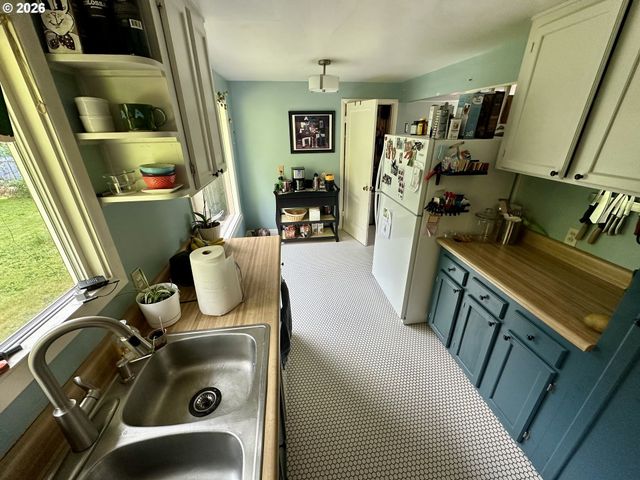 240 MARION Ln, Eugene, OR 97404