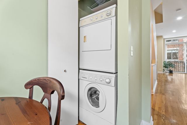 310 N Clinton Street E, Chicago, IL 60661