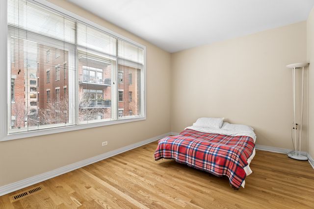 310 N Clinton Street E, Chicago, IL 60661