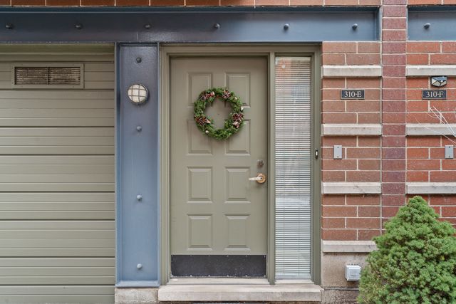 310 N Clinton Street E, Chicago, IL 60661