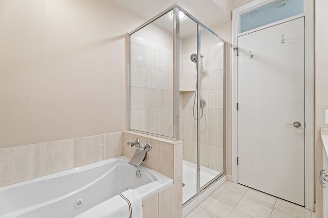 310 N Clinton Street E, Chicago, IL 60661