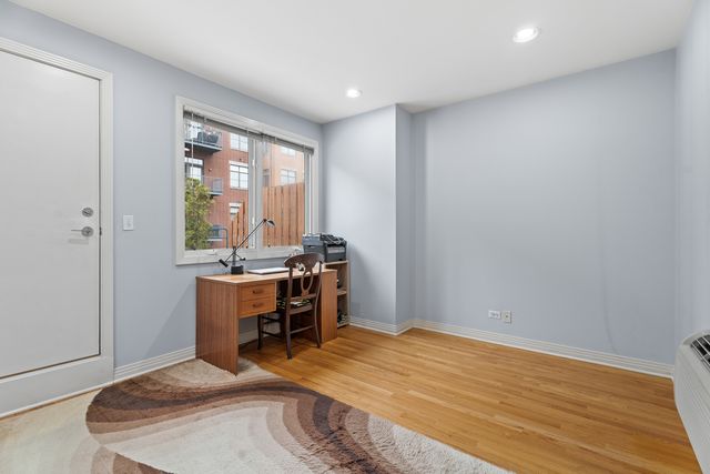 310 N Clinton Street E, Chicago, IL 60661