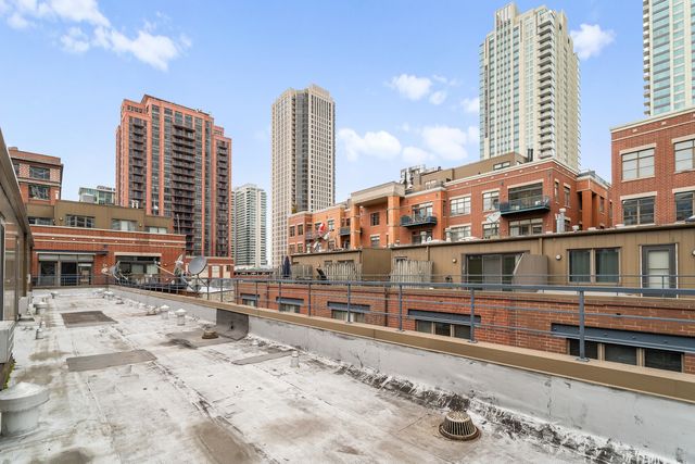 310 N Clinton Street E, Chicago, IL 60661
