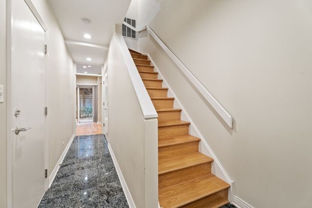 310 N Clinton Street E, Chicago, IL 60661