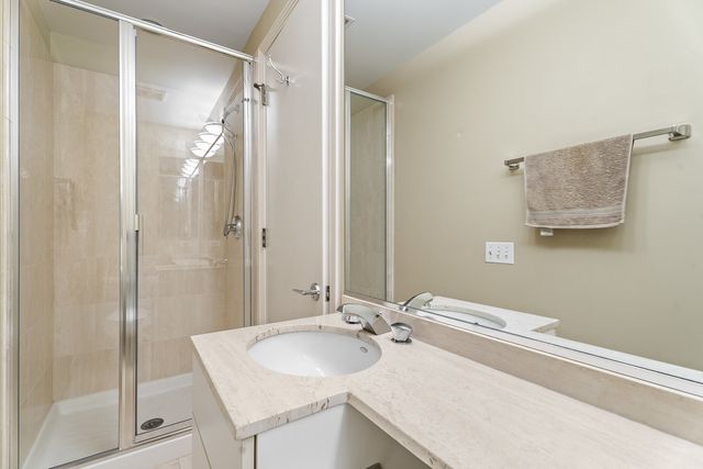 310 N Clinton Street E, Chicago, IL 60661