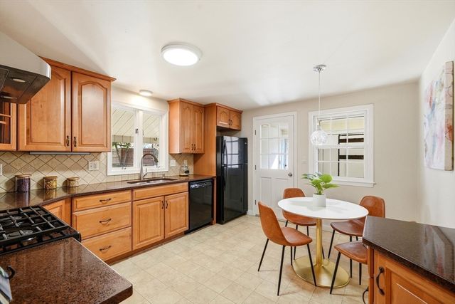 1 Valley Rd, Lexington, MA 02421