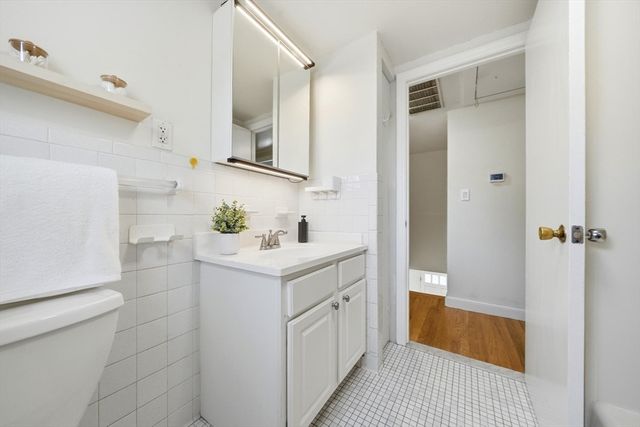 1 Valley Rd, Lexington, MA 02421