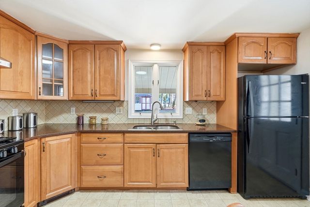 1 Valley Rd, Lexington, MA 02421