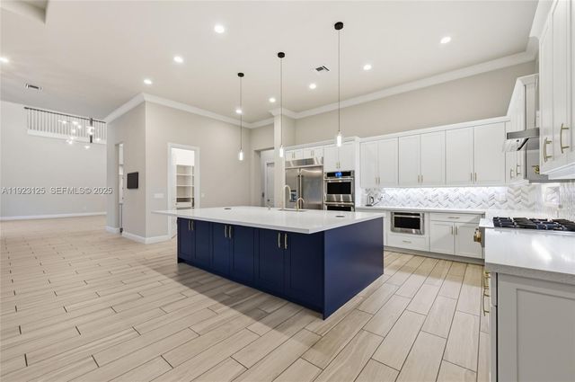 17130 Magnolia Estates Dr, Southwest Ranches, FL 33331