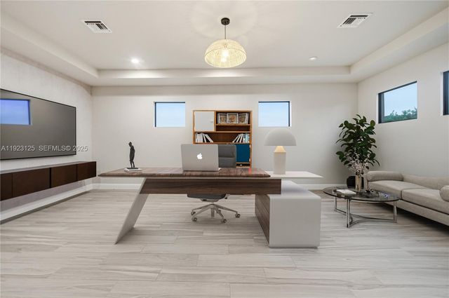 17130 Magnolia Estates Dr, Southwest Ranches, FL 33331