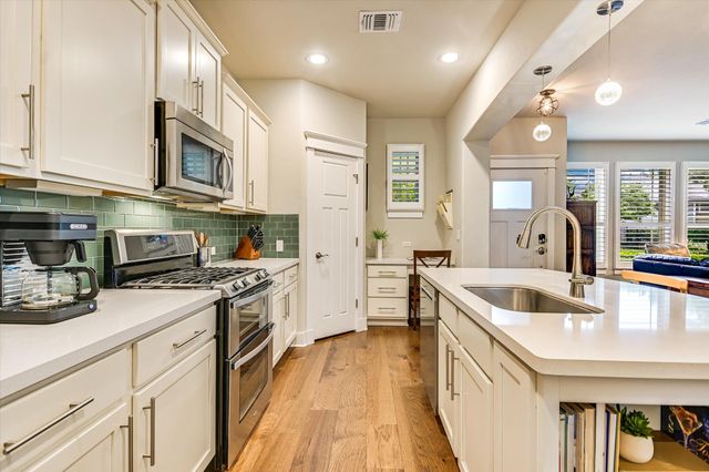 10900 Rock Island DR 49, Austin, TX 78717