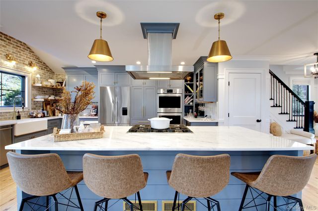 97 Bar Beach Road, Port Washington, NY 11050