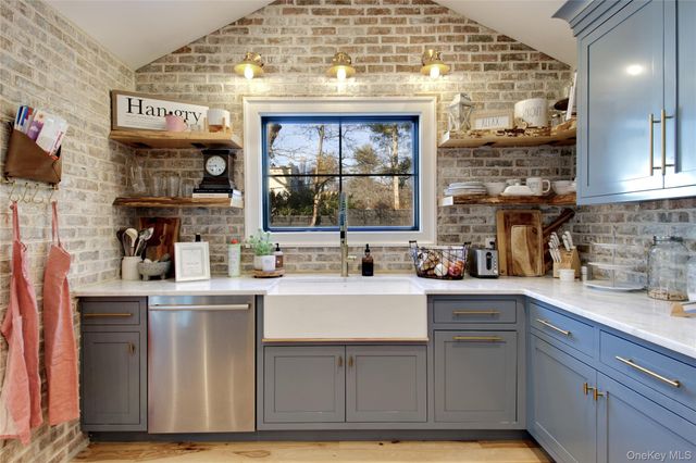 97 Bar Beach Road, Port Washington, NY 11050