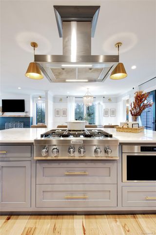 97 Bar Beach Road, Port Washington, NY 11050