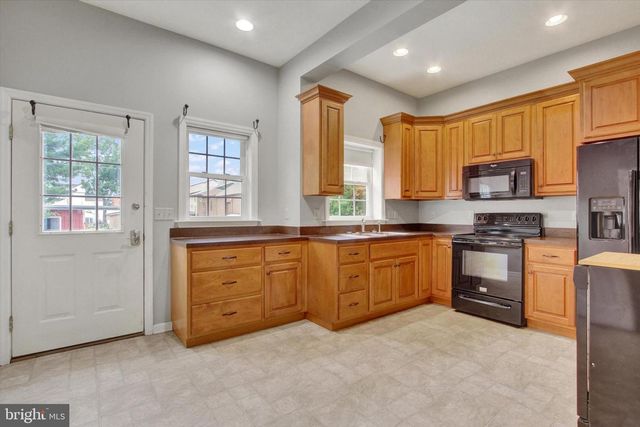 232 N FRANKLIN ST, Hanover, PA 17331