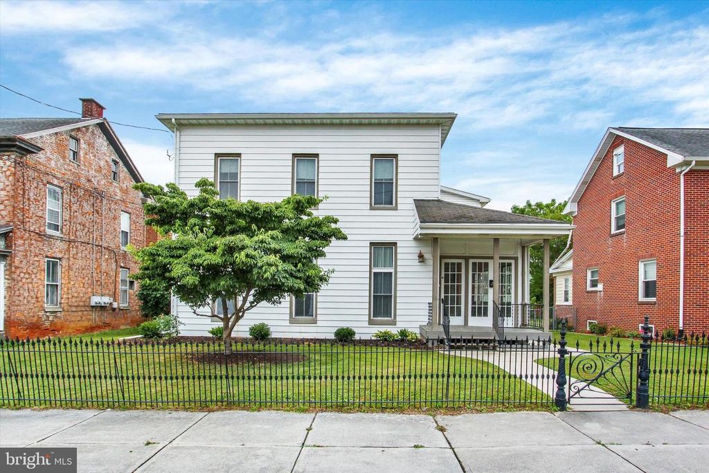 232 N FRANKLIN ST, Hanover, PA 17331