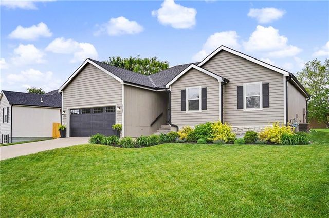 709 Flame Way, Baldwin City, KS 66006