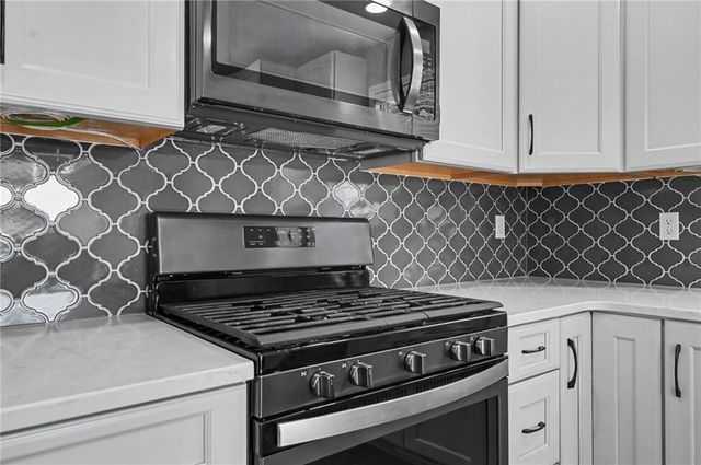 709 Flame Way, Baldwin City, KS 66006