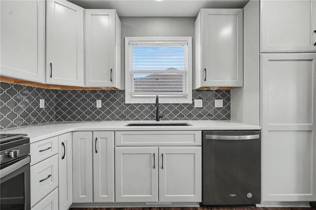 709 Flame Way, Baldwin City, KS 66006