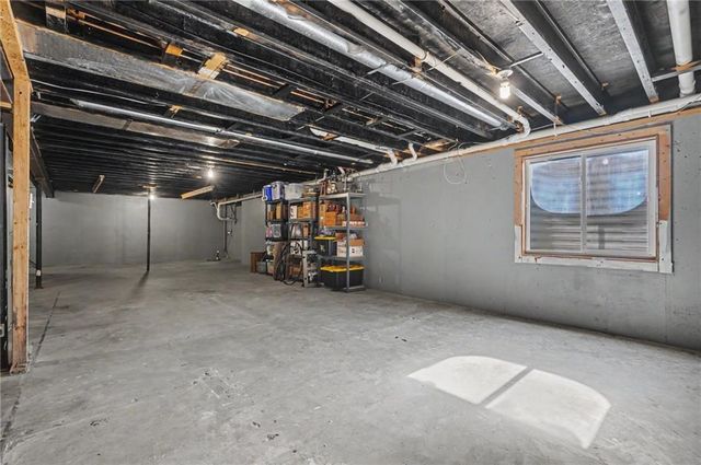 709 Flame Way, Baldwin City, KS 66006