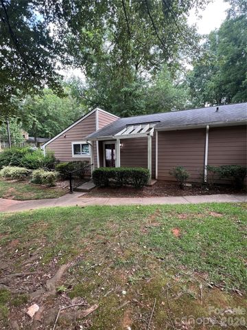 1050 Sardis Cove Drive, Charlotte, NC 28270