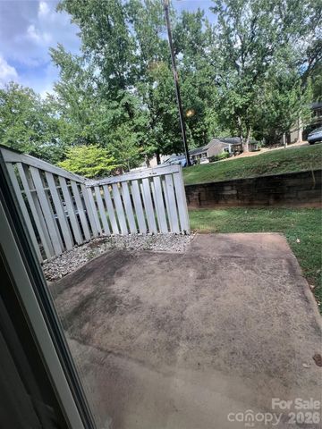 1050 Sardis Cove Drive, Charlotte, NC 28270