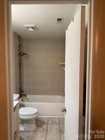 1050 Sardis Cove Drive, Charlotte, NC 28270