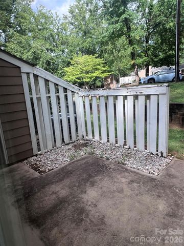 1050 Sardis Cove Drive, Charlotte, NC 28270
