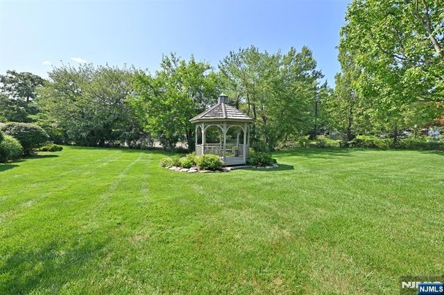 140 Bellair Road Q, Ridgewood, NJ 07450
