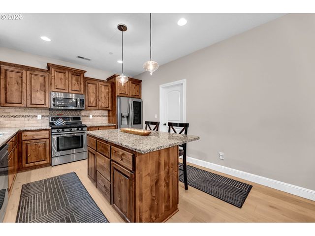 845 Nw SACAJAWEA St, Camas, WA 98607