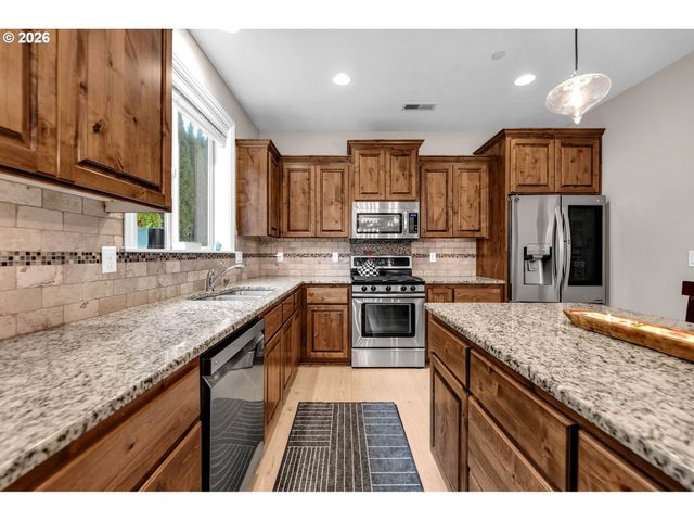 845 Nw SACAJAWEA St, Camas, WA 98607