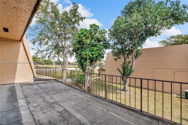 34 Meacham Ln, Tamarac, FL 33319