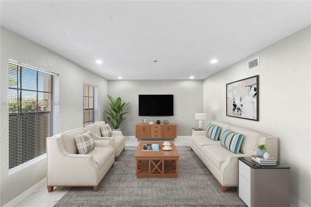 34 Meacham Ln, Tamarac, FL 33319