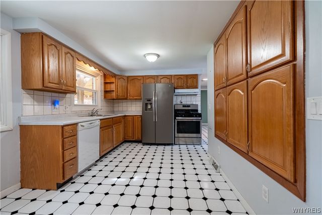 385 Fisher Road, West Seneca, NY 14224