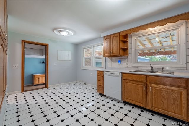 385 Fisher Road, West Seneca, NY 14224