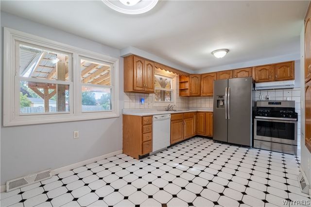 385 Fisher Road, West Seneca, NY 14224